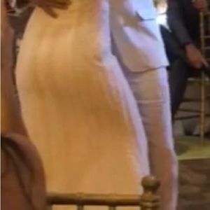 Very beautiful wedding dress white some loosing stones